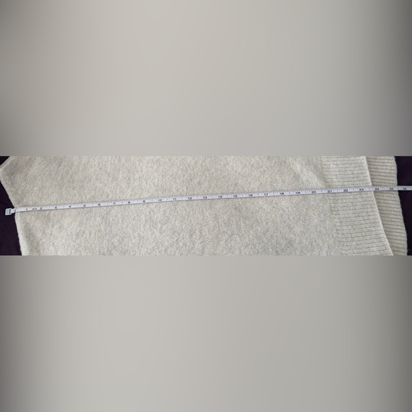 Uniqlo: Women’s Sweater (ptp approx 24.5in) - Size Medium (8% wool!) - Picture 7 of 7